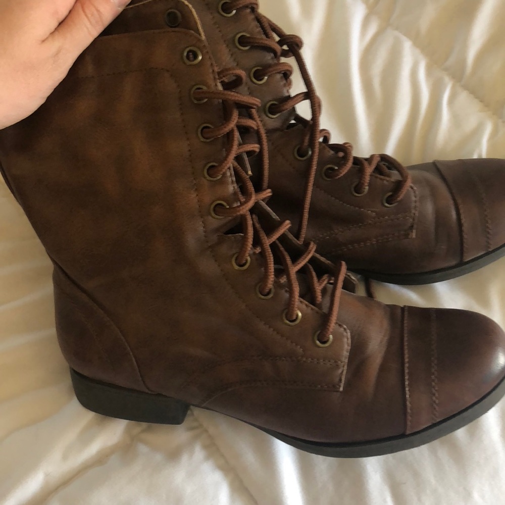 Like new brown boots